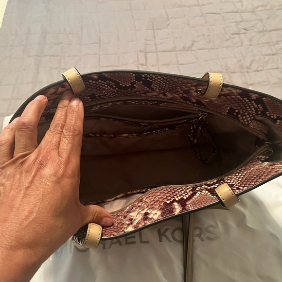 Micheal kors handbag and wallet with duster bag.Snake embossed - Picture 15 of 16